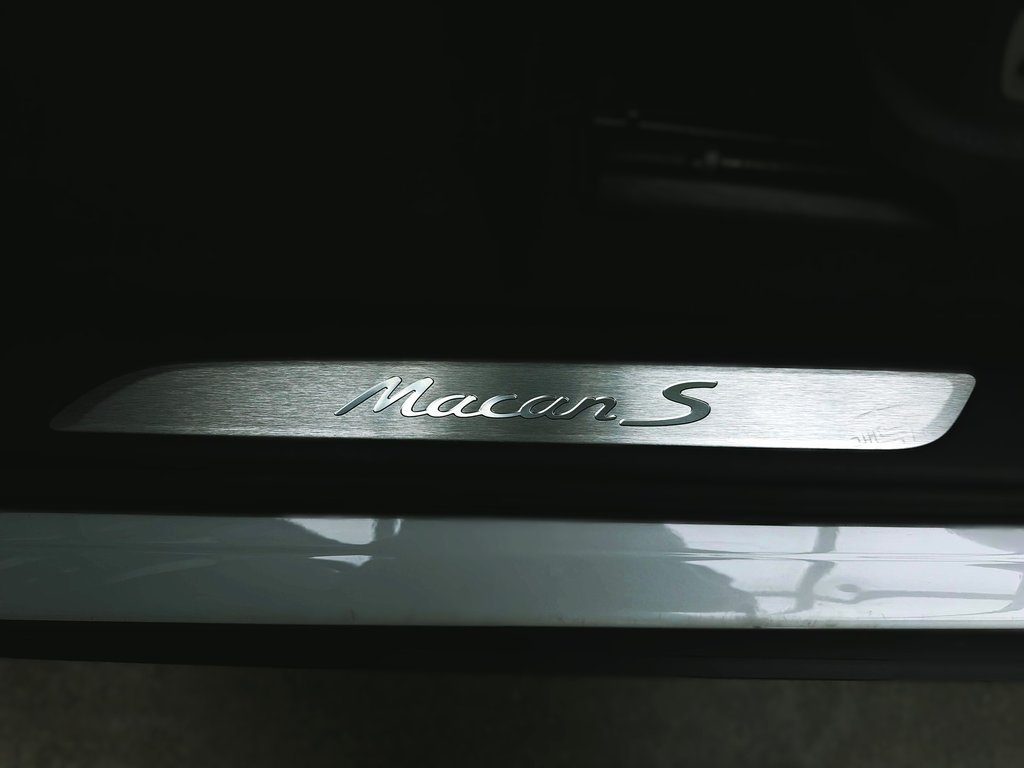 2024 Porsche Macan S Premium Package Plus in Laval, Quebec - 33 - w1024h768px