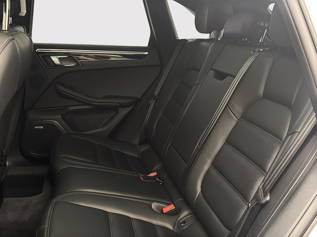 2024 Porsche Macan S Premium Package Plus in Laval, Quebec - 27 - w1024h768px