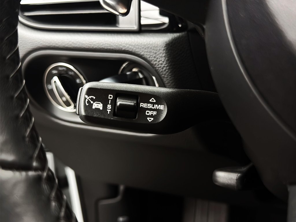 2024 Porsche Macan S Premium Package Plus in Laval, Quebec - 17 - w1024h768px