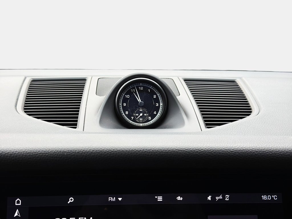 2024 Porsche Macan S Premium Package Plus in Laval, Quebec - 20 - w1024h768px