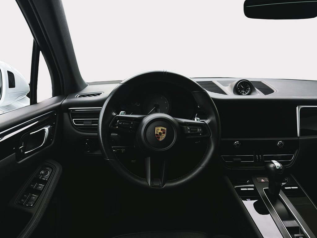 2024 Porsche Macan S Premium Package Plus in Laval, Quebec - 15 - w1024h768px