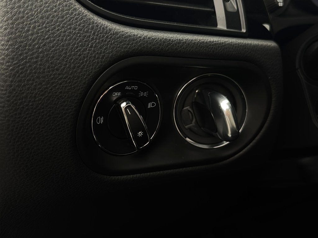 2024 Porsche Macan S Premium Package Plus in Laval, Quebec - 18 - w1024h768px