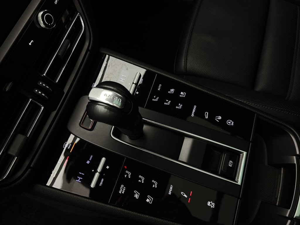 2024 Porsche Macan S Premium Package Plus in Laval, Quebec - 21 - w1024h768px