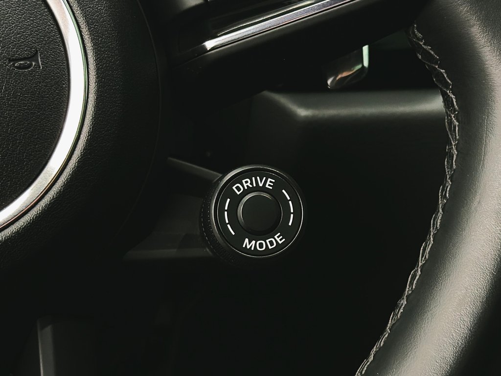 2024 Porsche Macan S Premium Package Plus in Laval, Quebec - 17 - w1024h768px