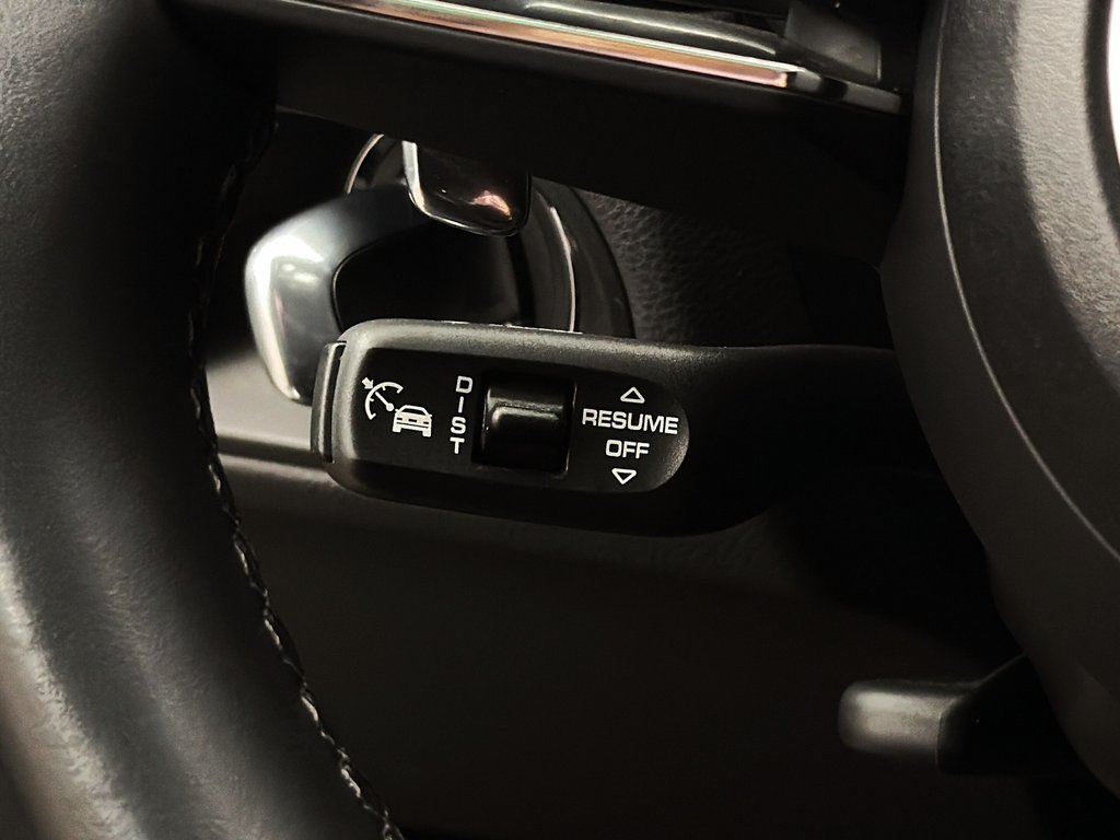 2024 Porsche Macan S Premium Package Plus in Laval, Quebec - 18 - w1024h768px