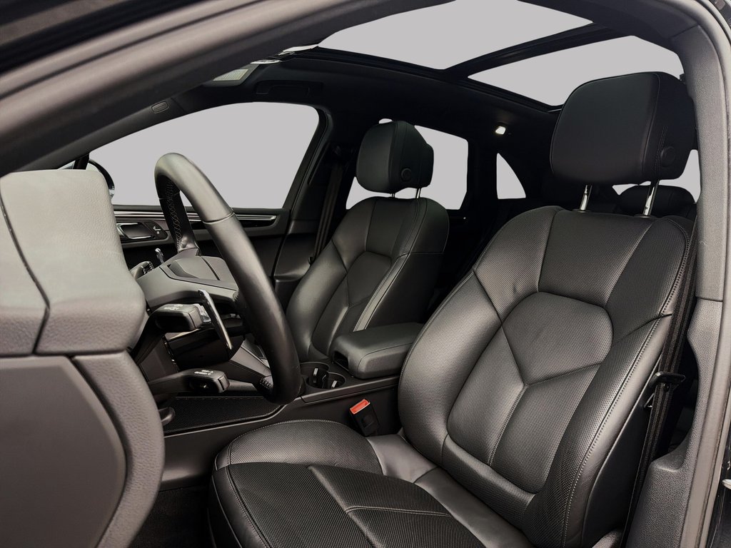 2024 Porsche Macan S Premium Package Plus in Laval, Quebec - 14 - w1024h768px