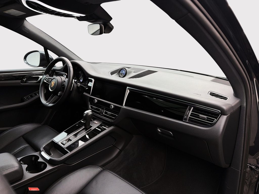 2024 Porsche Macan S Premium Package Plus in Laval, Quebec - 25 - w1024h768px
