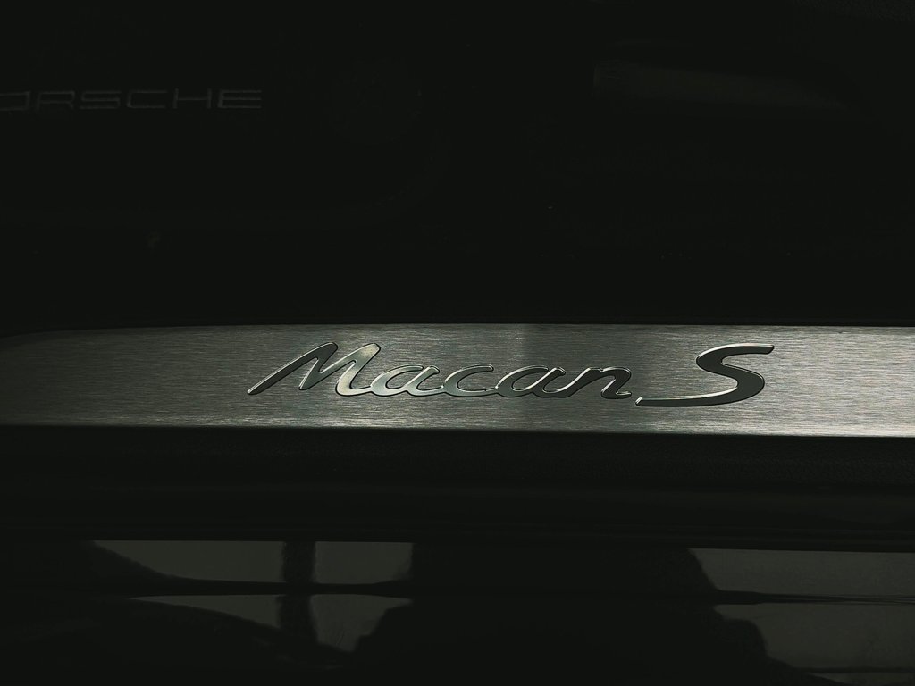 2024 Porsche Macan S Premium Package Plus in Laval, Quebec - 33 - w1024h768px