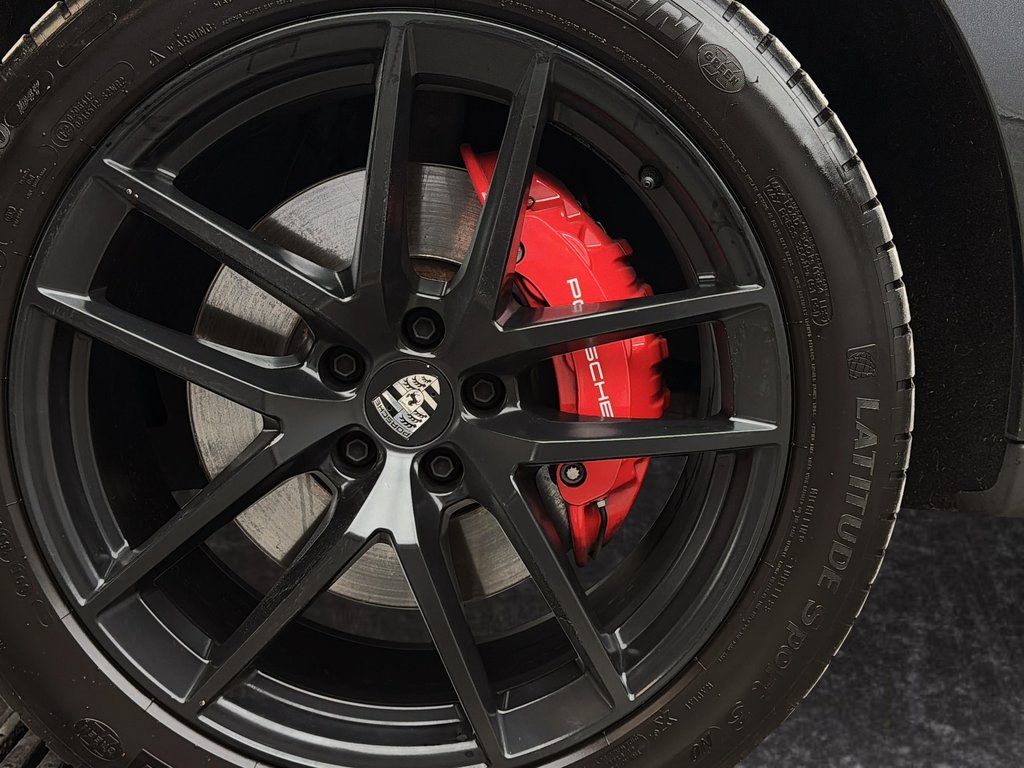 2024 Porsche Macan S Premium Package Plus in Laval, Quebec - 12 - w1024h768px