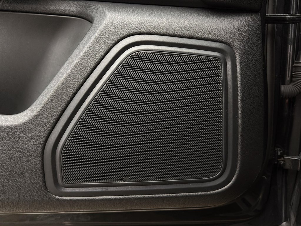 2024 Porsche Macan S Premium Package Plus in Laval, Quebec - 32 - w1024h768px