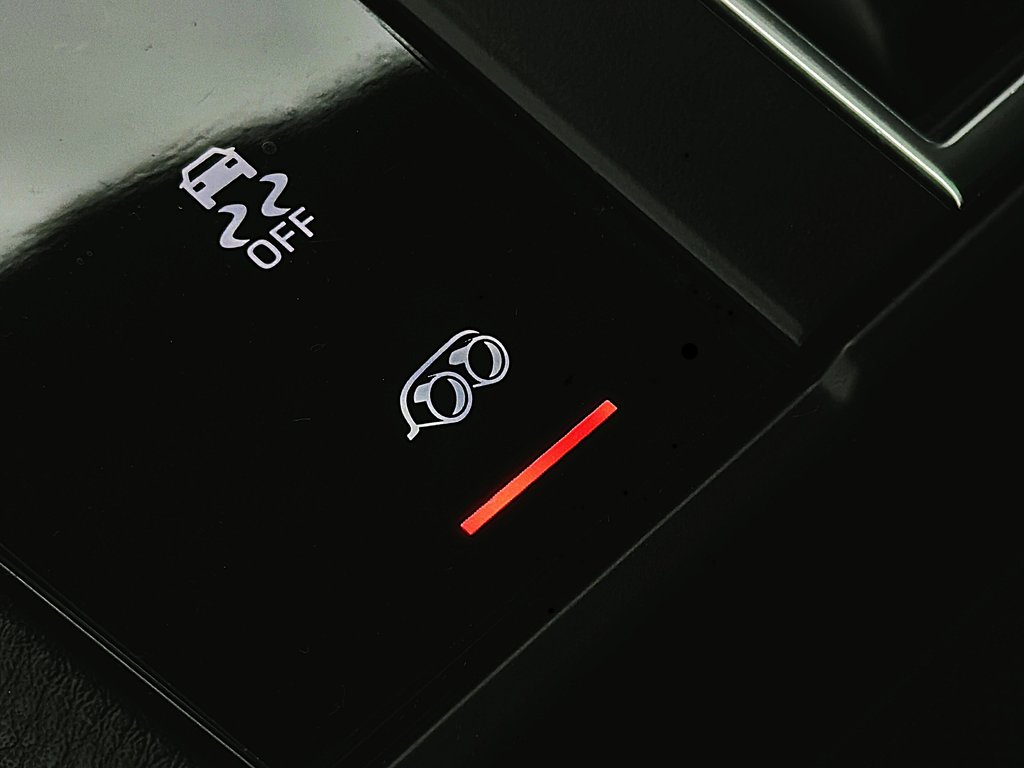 2024 Porsche Macan S Premium Package Plus in Laval, Quebec - 23 - w1024h768px