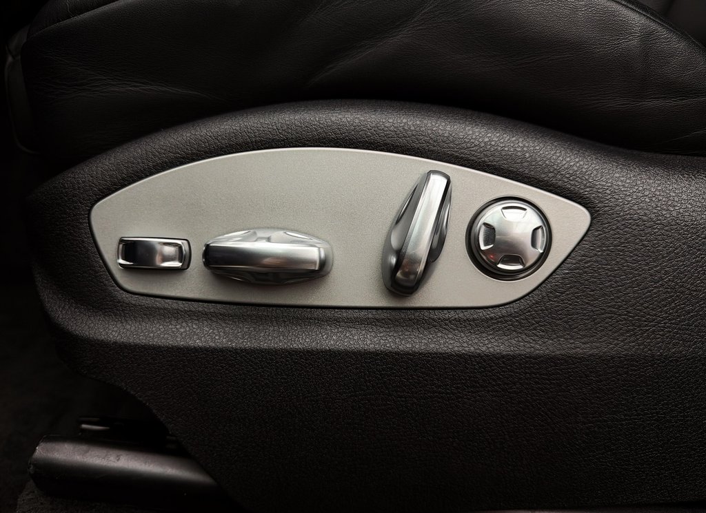 Porsche Macan Premium Package Plus 2024 à Laval, Québec - 25 - w1024h768px