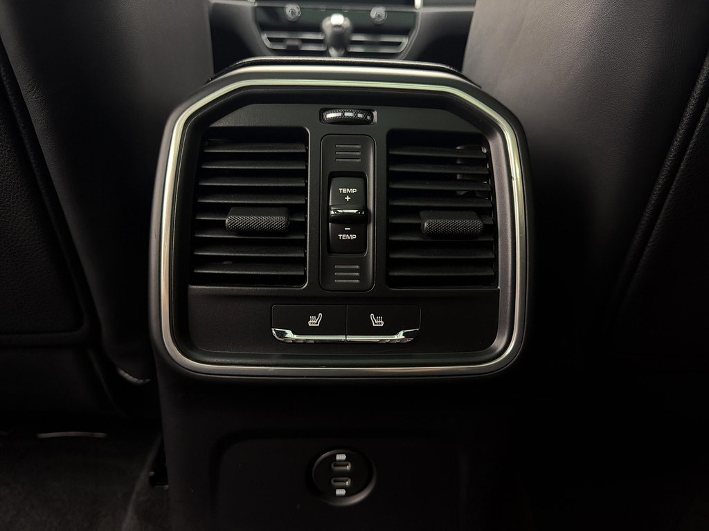 Porsche Macan Premium Package Plus 2024 à Laval, Québec - 27 - w1024h768px
