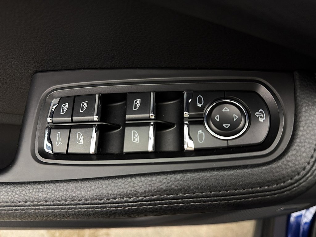 Porsche Macan Premium Package Plus 2024 à Laval, Québec - 29 - w1024h768px