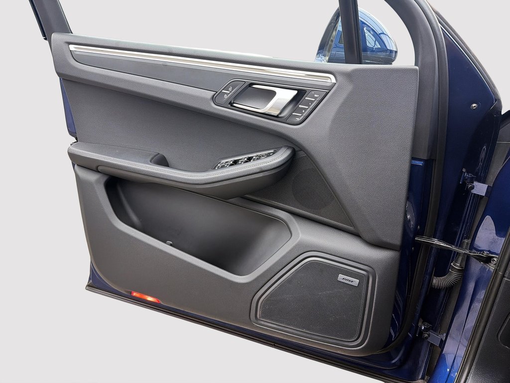 Porsche Macan Premium Package Plus 2024 à Laval, Québec - 28 - w1024h768px