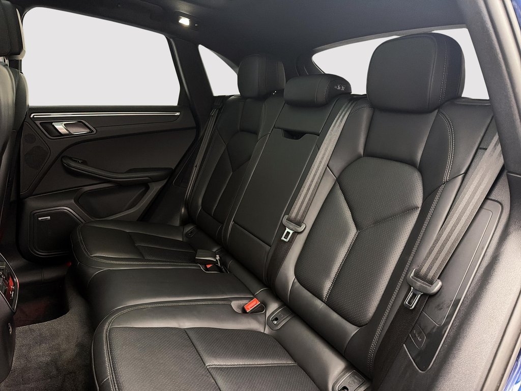 Porsche Macan Premium Package Plus 2024 à Laval, Québec - 26 - w1024h768px