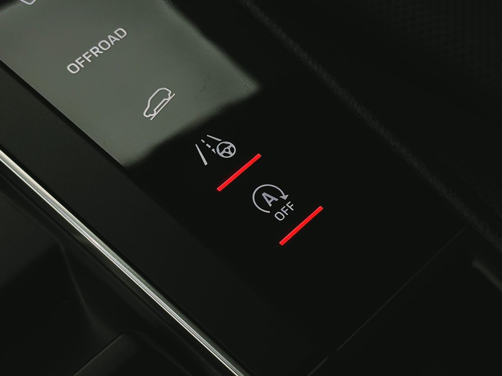 Porsche Macan Premium Package Plus 2024 à Laval, Québec - 21 - w1024h768px