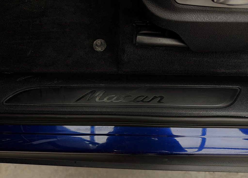 Porsche Macan Premium Package Plus 2024 à Laval, Québec - 31 - w1024h768px