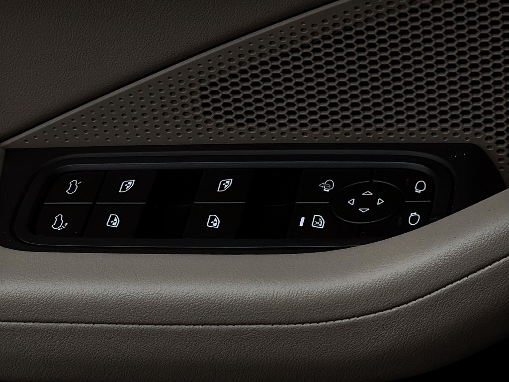 Porsche Macan Electric 4 Premium Package 2024 à Laval, Québec - 29 - w1024h768px