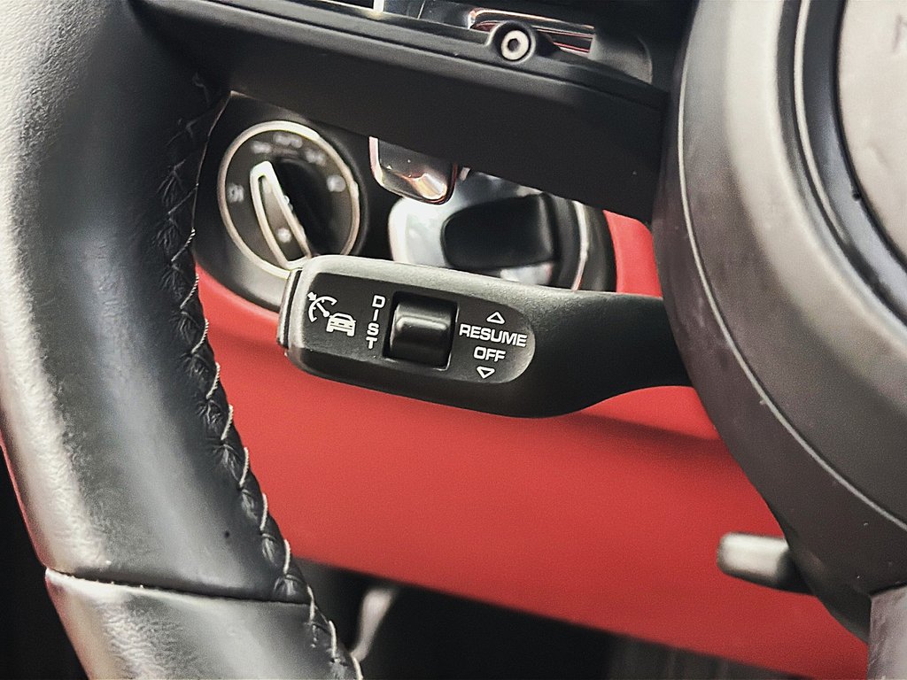 2024 Porsche Macan Premium Package Plus in Laval, Quebec - 17 - w1024h768px