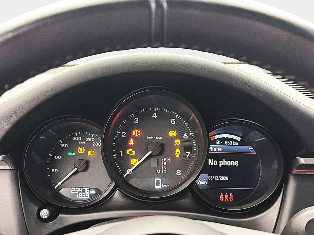 2024 Porsche Macan Premium Package Plus in Laval, Quebec - 18 - w1024h768px