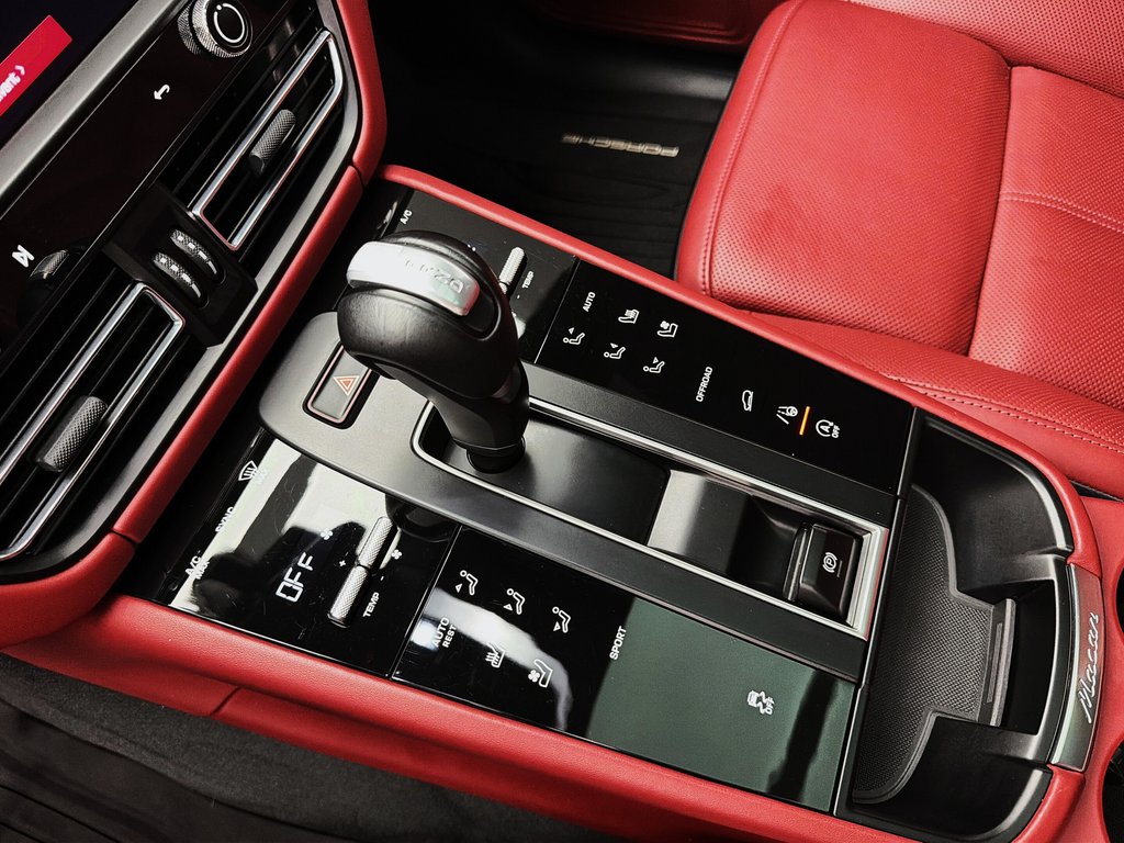 2024 Porsche Macan Premium Package Plus in Laval, Quebec - 20 - w1024h768px