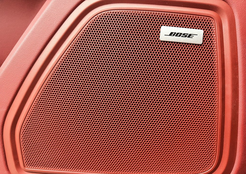 2024 Porsche Macan Premium Package Plus in Laval, Quebec - 31 - w1024h768px