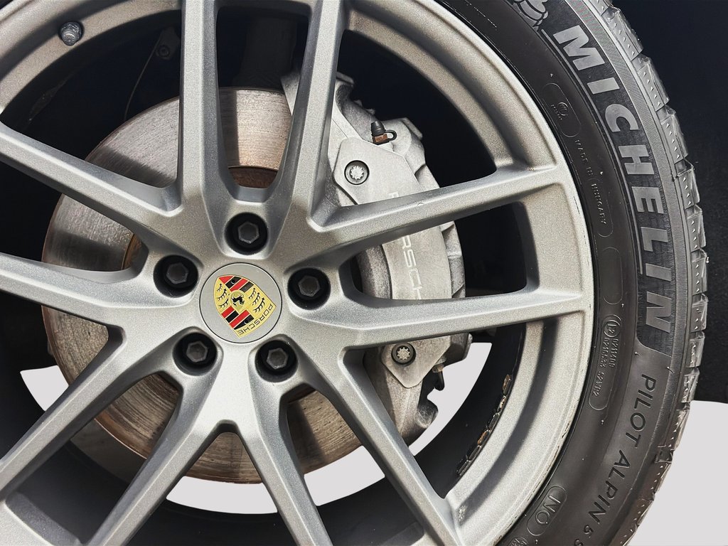 2024 Porsche Macan Premium Package Plus in Laval, Quebec - 11 - w1024h768px