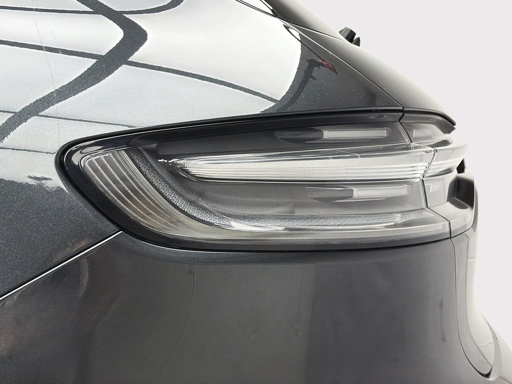 2024 Porsche Macan Premium Package Plus in Laval, Quebec - 9 - w1024h768px