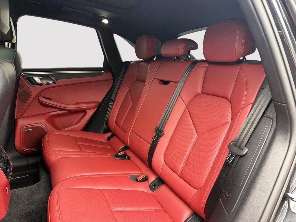 2024 Porsche Macan Premium Package Plus in Laval, Quebec - 26 - w1024h768px