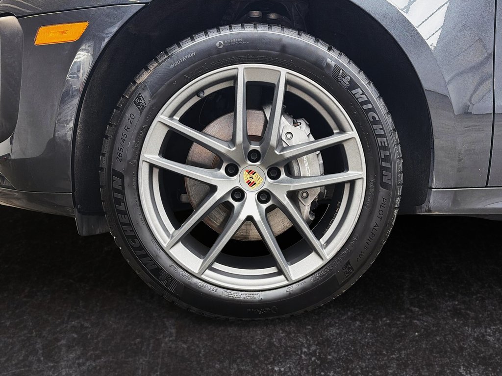 2024 Porsche Macan Premium Package Plus in Laval, Quebec - 10 - w1024h768px