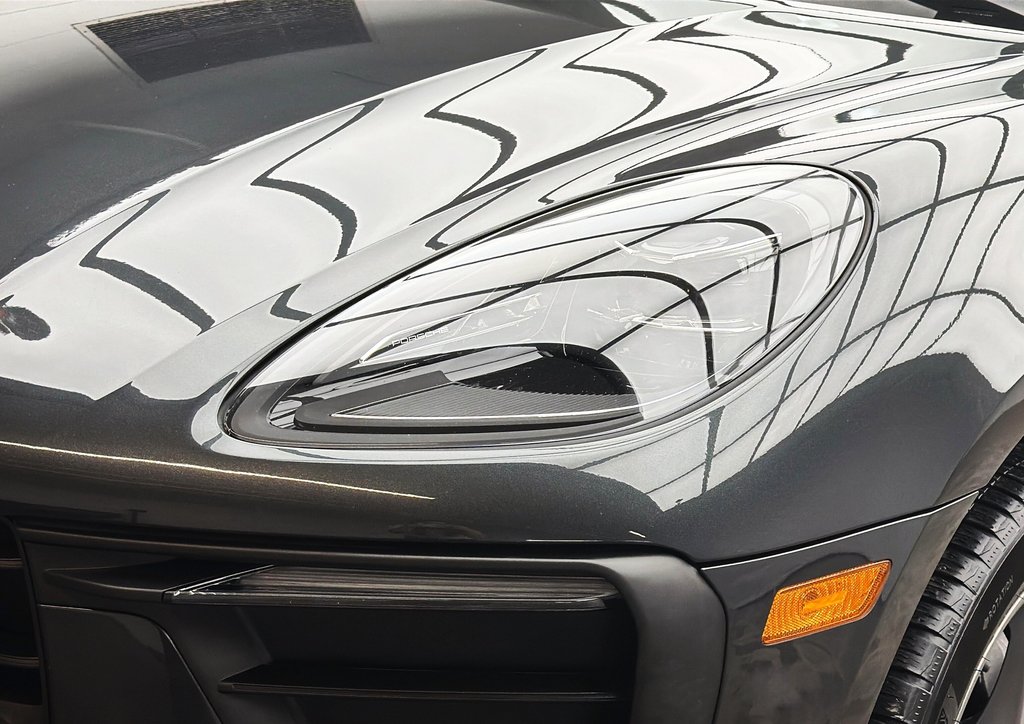 2024 Porsche Macan Premium Package Plus in Laval, Quebec - 8 - w1024h768px