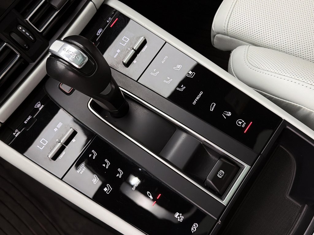 2024 Porsche Macan S AWD in Laval, Quebec - 21 - w1024h768px