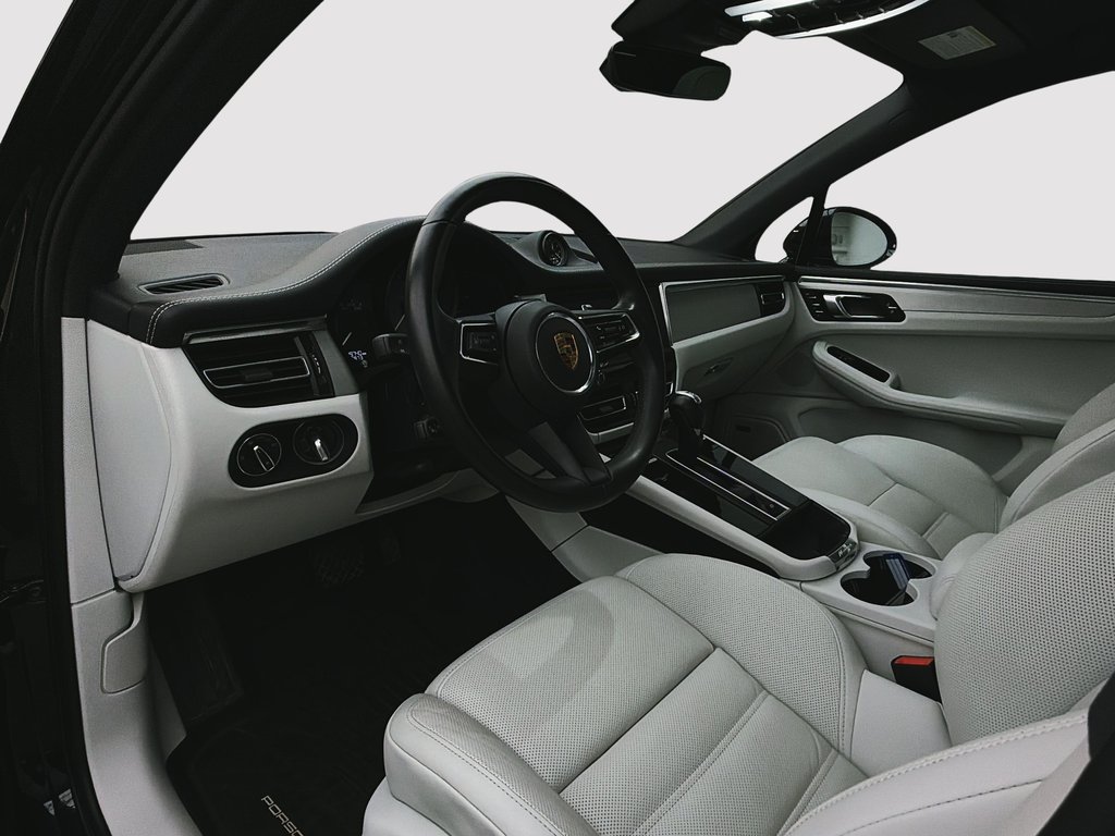 2024 Porsche Macan S AWD in Laval, Quebec - 13 - w1024h768px