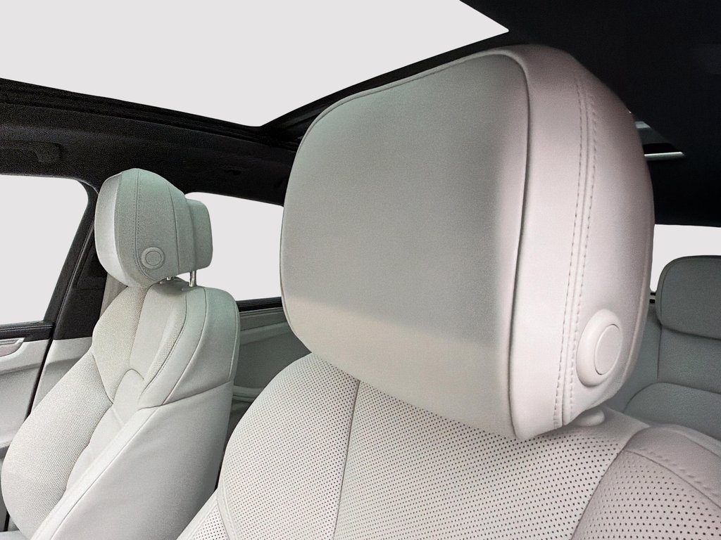 2024 Porsche Macan S AWD in Laval, Quebec - 24 - w1024h768px