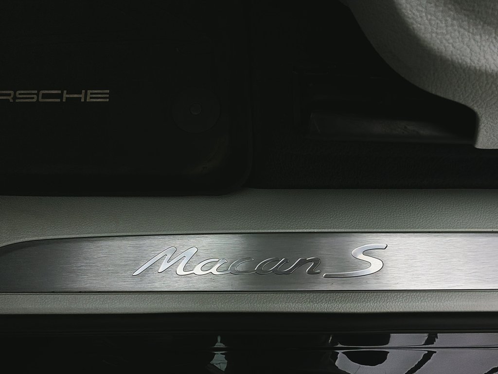 2024 Porsche Macan S AWD in Laval, Quebec - 33 - w1024h768px