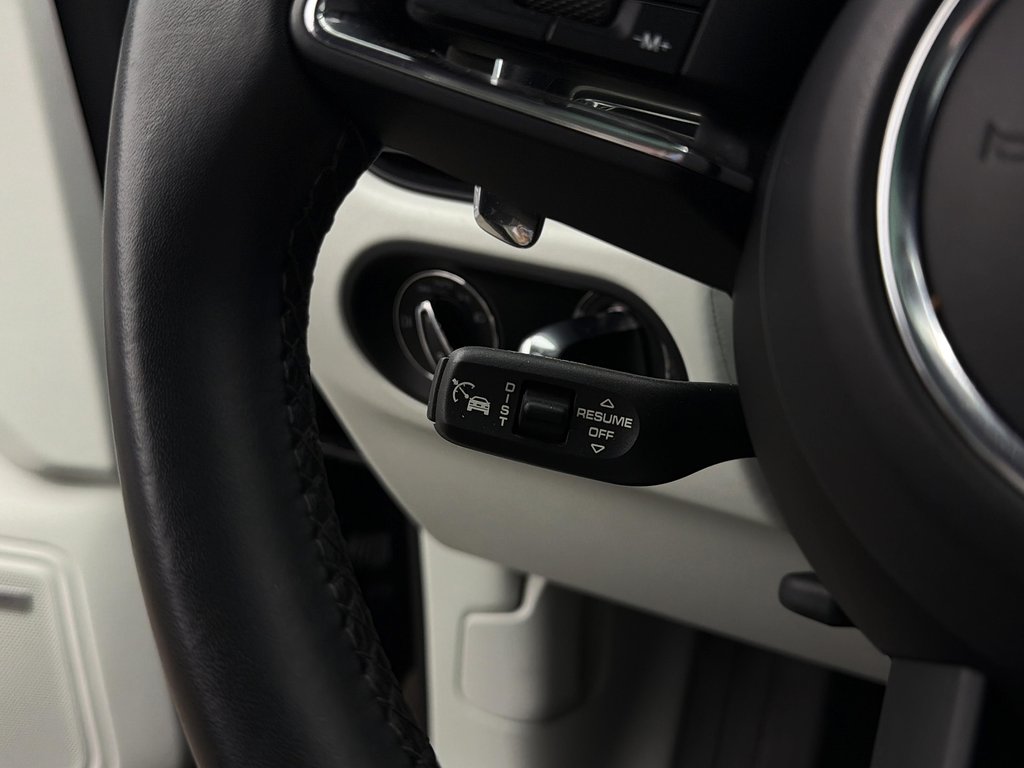 2024 Porsche Macan S AWD in Laval, Quebec - 18 - w1024h768px