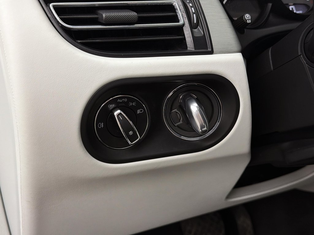 2024 Porsche Macan S AWD in Laval, Quebec - 16 - w1024h768px