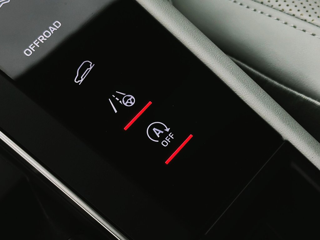 2024 Porsche Macan S AWD in Laval, Quebec - 22 - w1024h768px