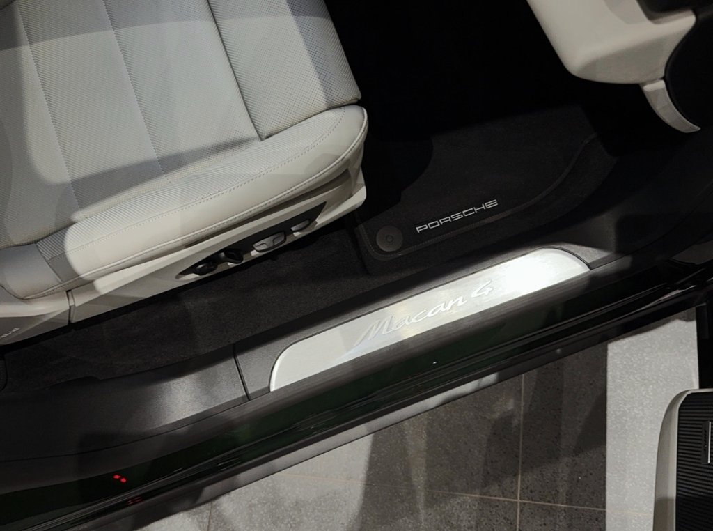 Porsche Macan Electric 4 AWD 2024 à Laval, Québec - 31 - w1024h768px