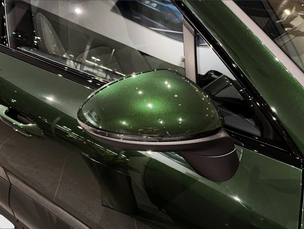 Porsche Macan Electric 4 AWD 2024 à Laval, Québec - 8 - w1024h768px