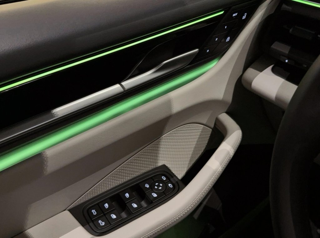 Porsche Macan Electric 4 AWD 2024 à Laval, Québec - 28 - w1024h768px