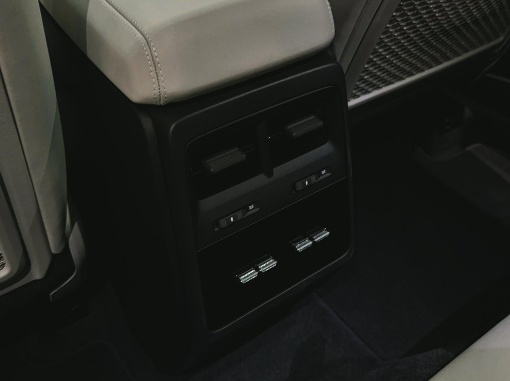 Porsche Macan Electric 4 AWD 2024 à Laval, Québec - 33 - w1024h768px