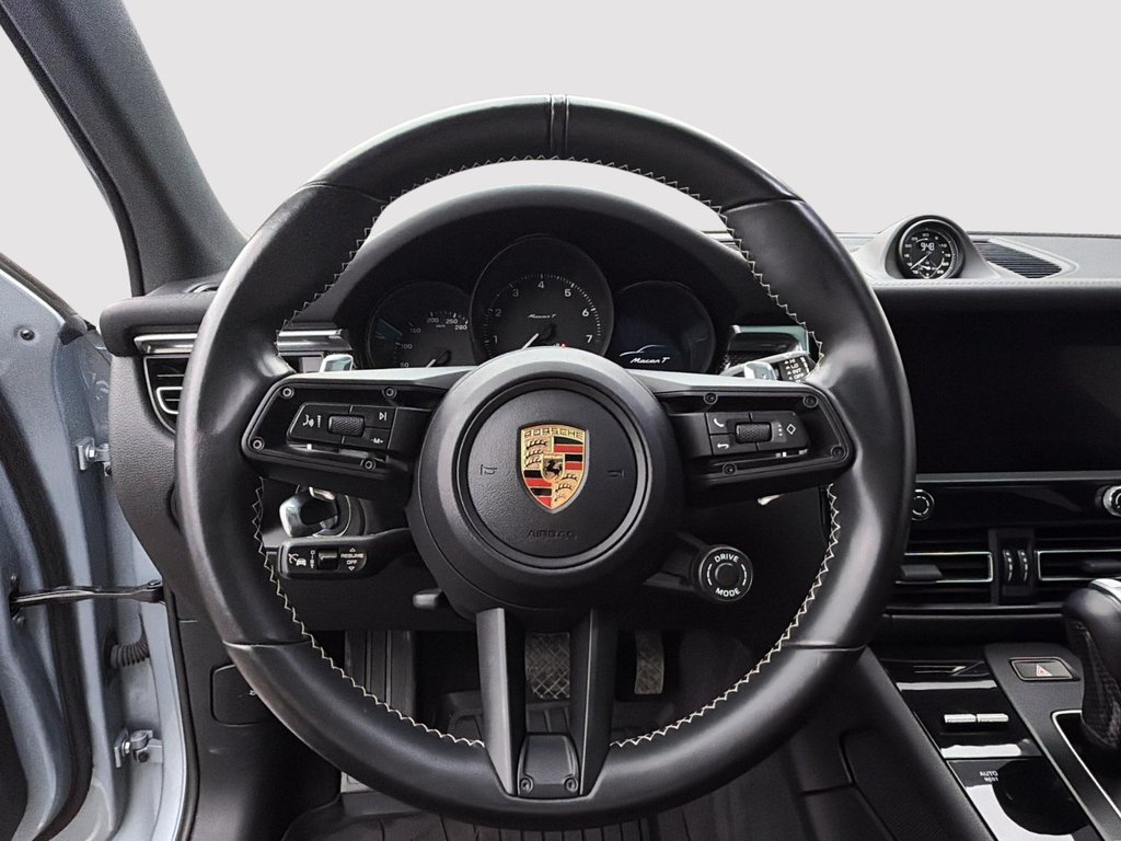 2024 Porsche Macan in Laval, Quebec - 15 - w1024h768px