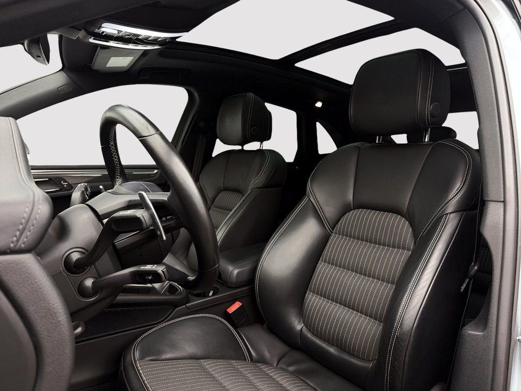 2024 Porsche Macan in Laval, Quebec - 13 - w1024h768px