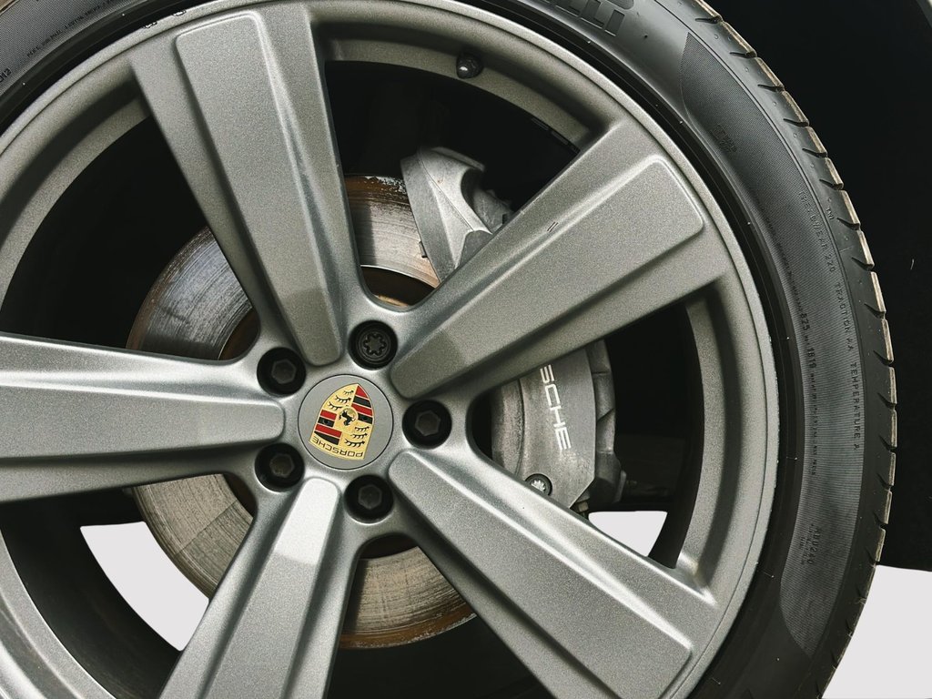 2024 Porsche Macan in Laval, Quebec - 11 - w1024h768px