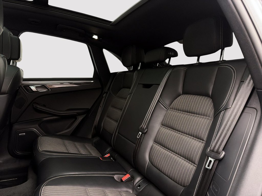 2024 Porsche Macan in Laval, Quebec - 28 - w1024h768px