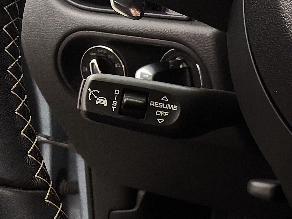 2024 Porsche Macan in Laval, Quebec - 18 - w1024h768px