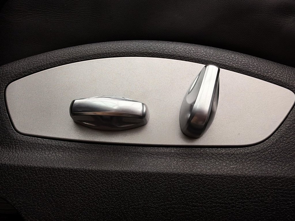 2024 Porsche Macan in Laval, Quebec - 27 - w1024h768px