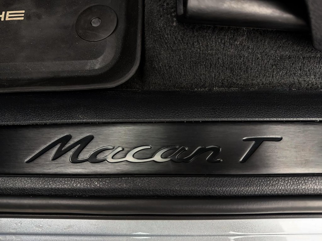 2024 Porsche Macan in Laval, Quebec - 34 - w1024h768px